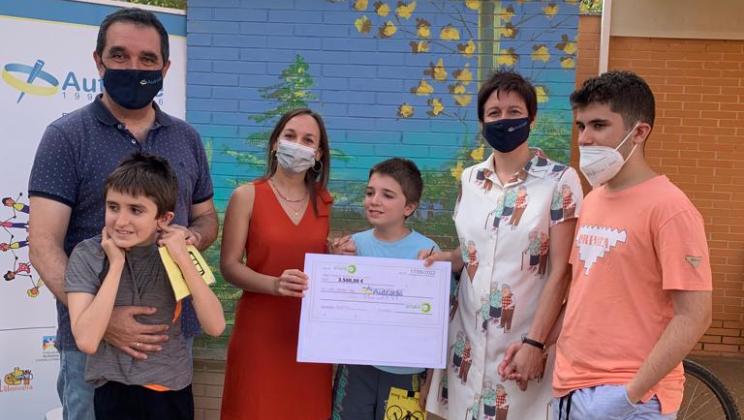 Acto de entrega del cheque de la donación