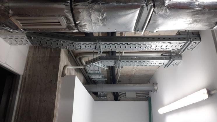 Entrada canalización DC. Instalación fotovoltaica. Proyecto autoconsumo fotovoltaico asociación El Despertar